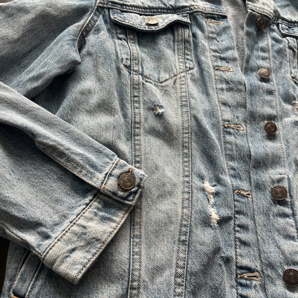 Buffalo David Bitton Womens XL Distressed Denim Jacket Light Wash Raw Hem Edgy - Picture 6 of 7